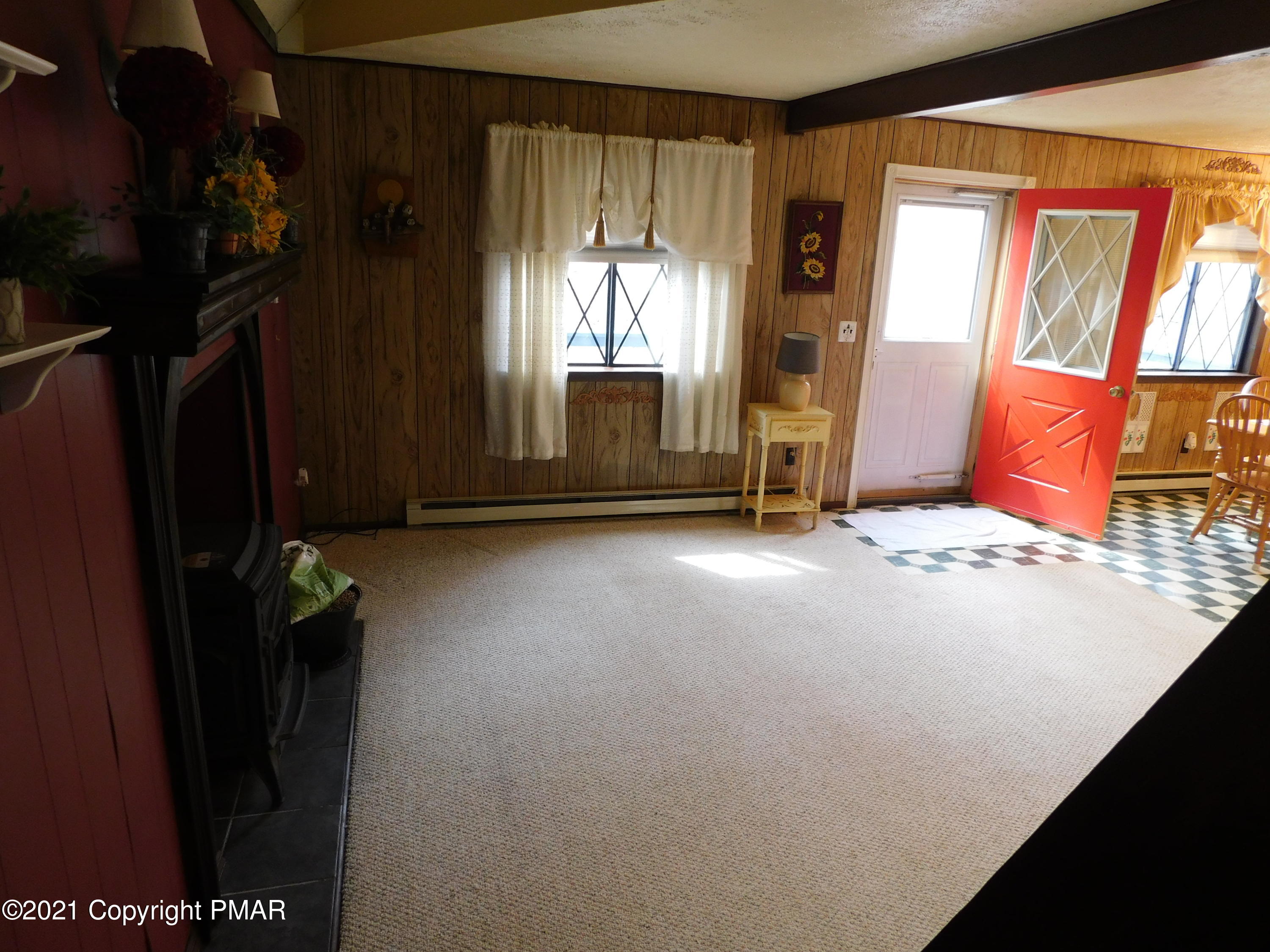 4386 Pine Ridge Drive East Bushkill, PA 18324 - Photo 24 of 36 living room