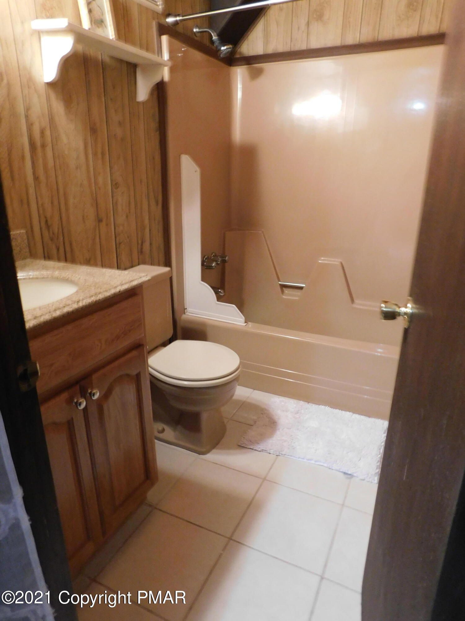 4386 Pine Ridge Drive East Bushkill, PA 18324 - Photo 28 of 36 bath 1