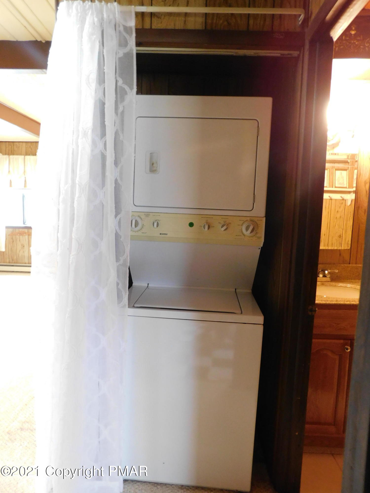 4386 Pine Ridge Drive East Bushkill, PA 18324 - Photo 29 of 36 washer/dryer