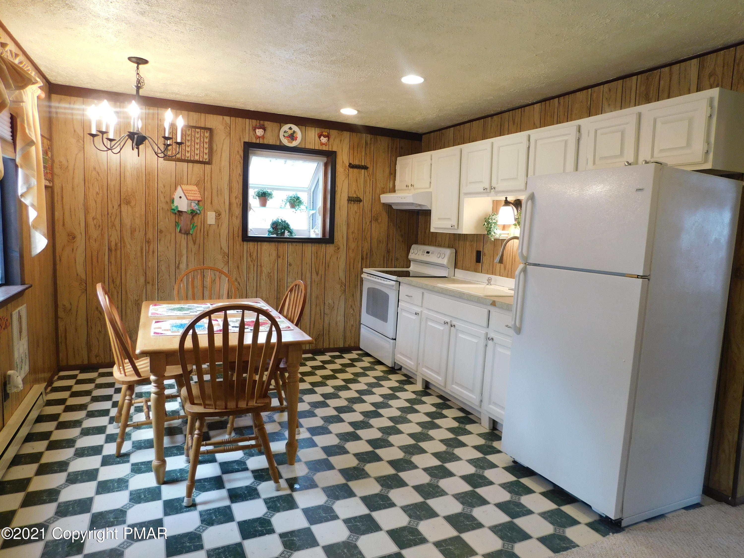 4386 Pine Ridge Drive East Bushkill, PA 18324 - Photo 31 of 36 kitchen