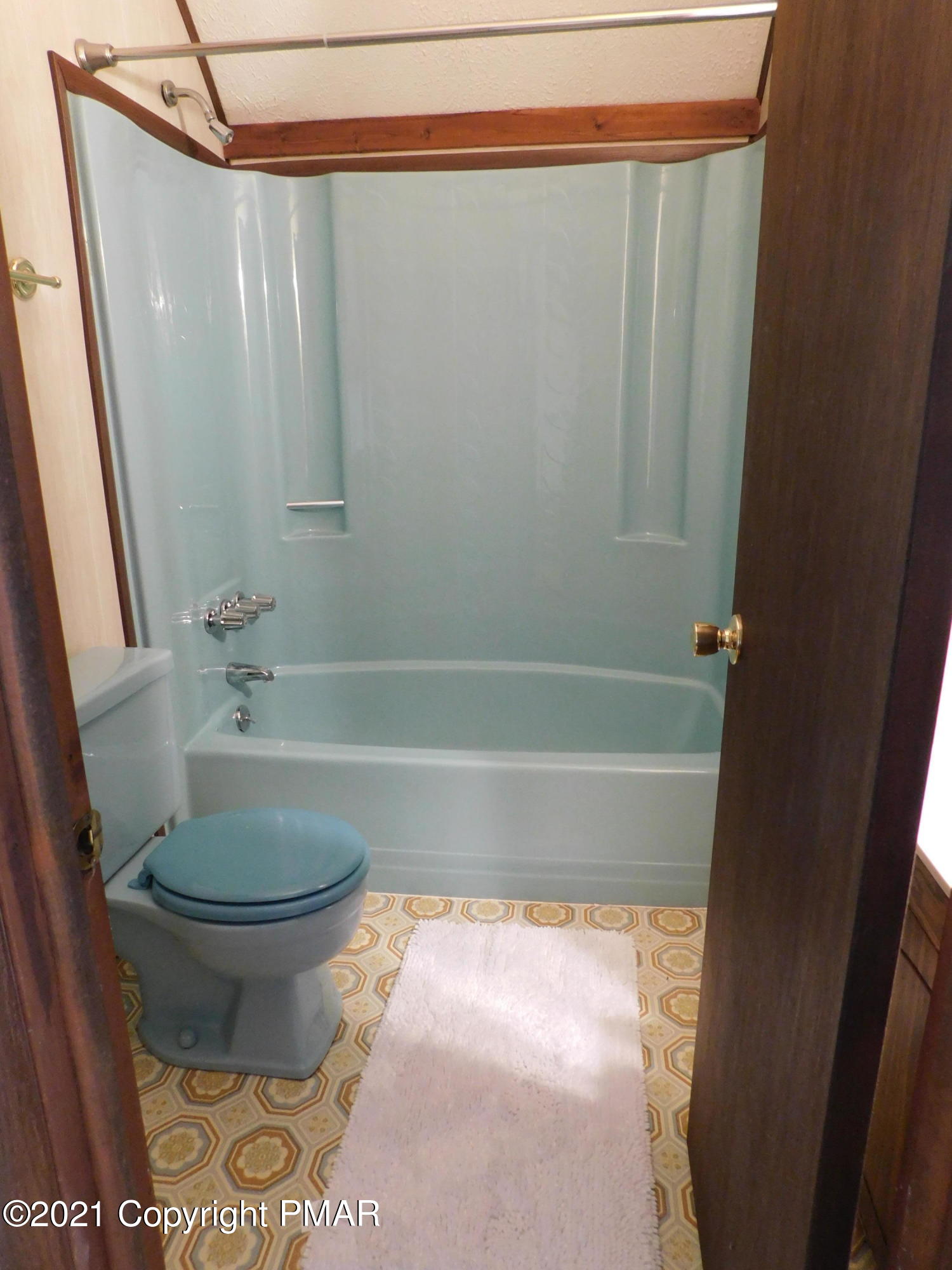 4386 Pine Ridge Drive East Bushkill, PA 18324 - Photo 10 of 36 bath 2