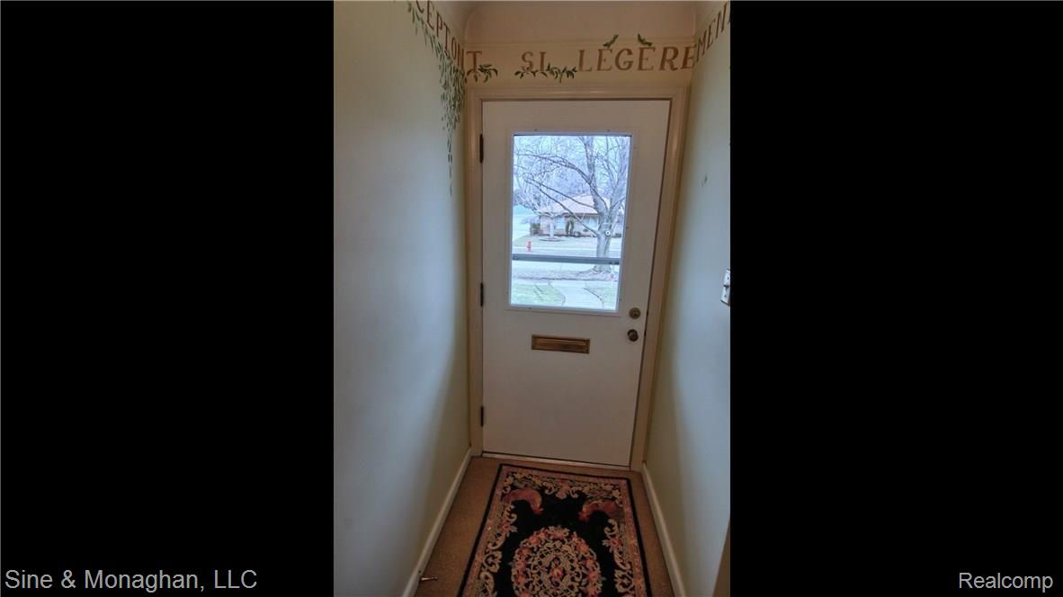 343 Ridgemont Road Grosse Pointe, MI 48236 - Photo 22 of 26 Foyer.jpg