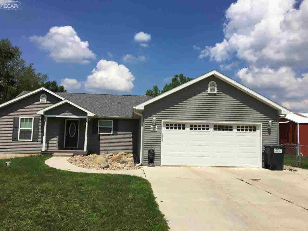 9215 Hogan Road Fenton, MI 48430 - Photo 1 of 19 21198420.JPG