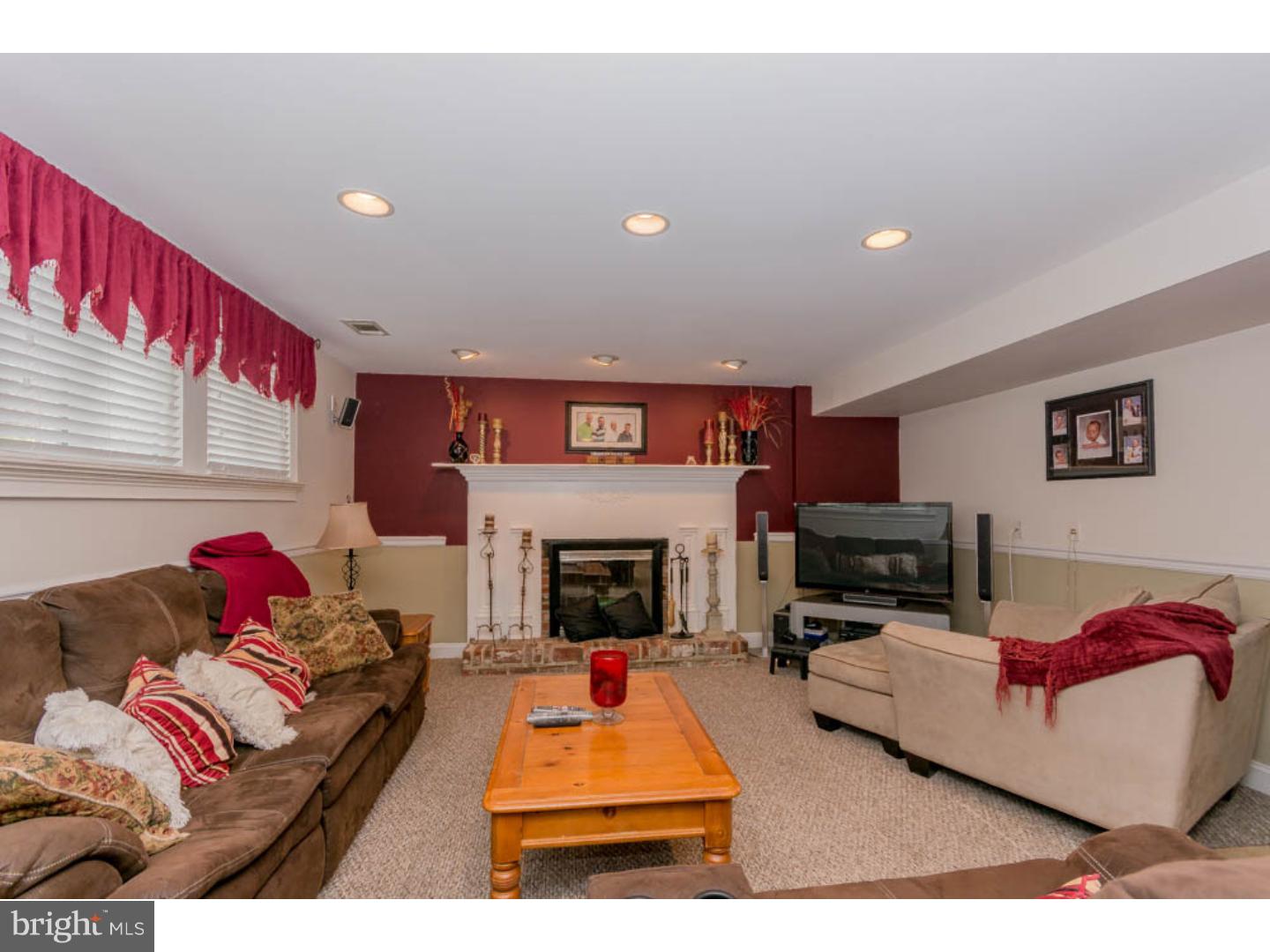 25 Millbridge Road Clementon, NJ 08021 - Photo 19 of 25 Family Room