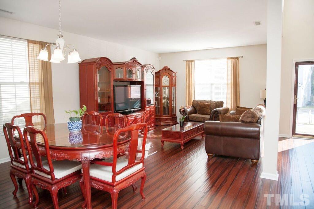 Separate dining room area for entertaining family & friends