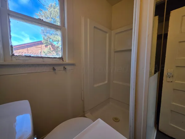 a bathroom with a toilet and a shower