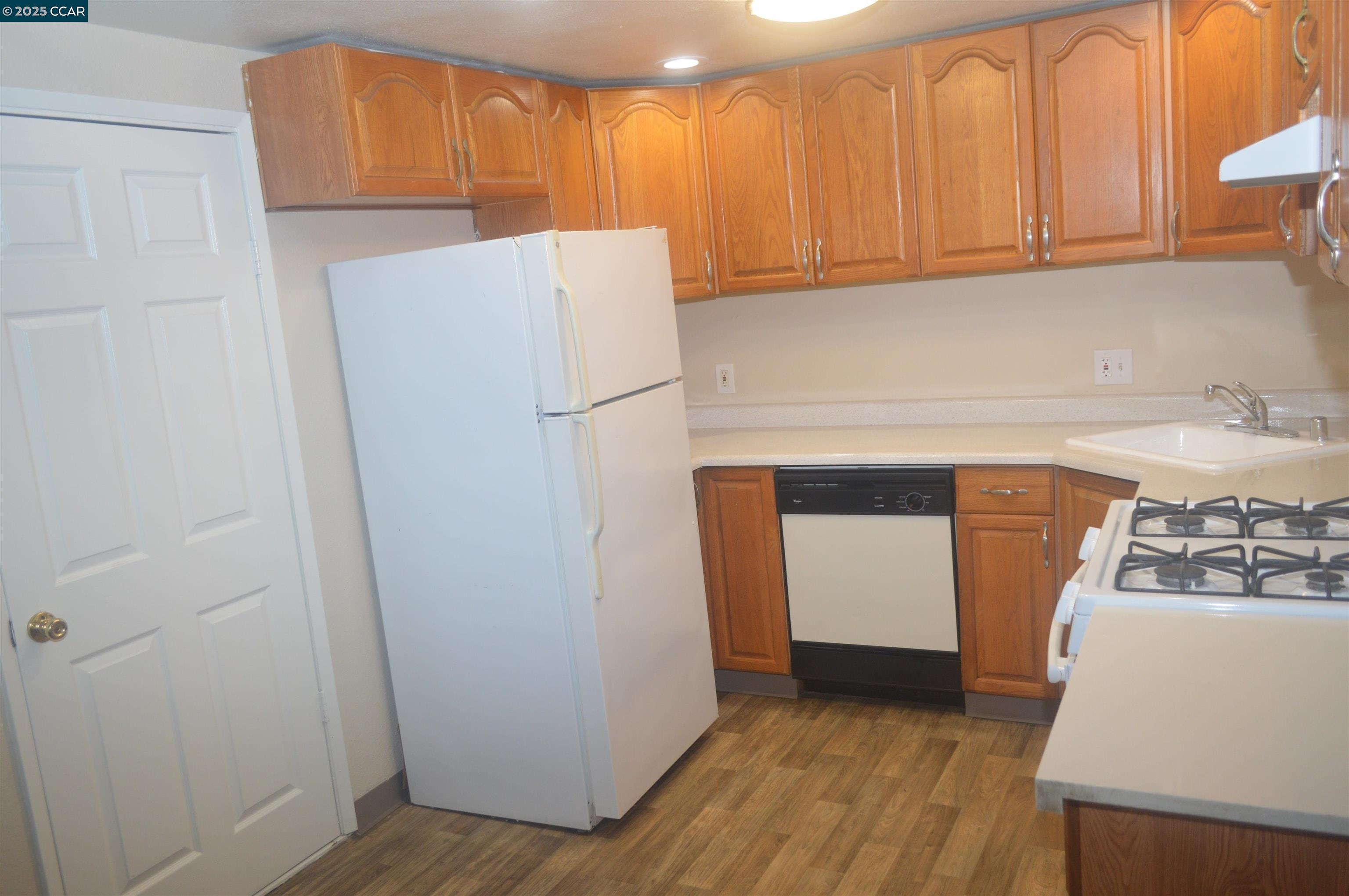 92 Beach Drive Bay Point, CA 94565 - Photo 5 of 19 a utility room with wooden floor washer and dryer