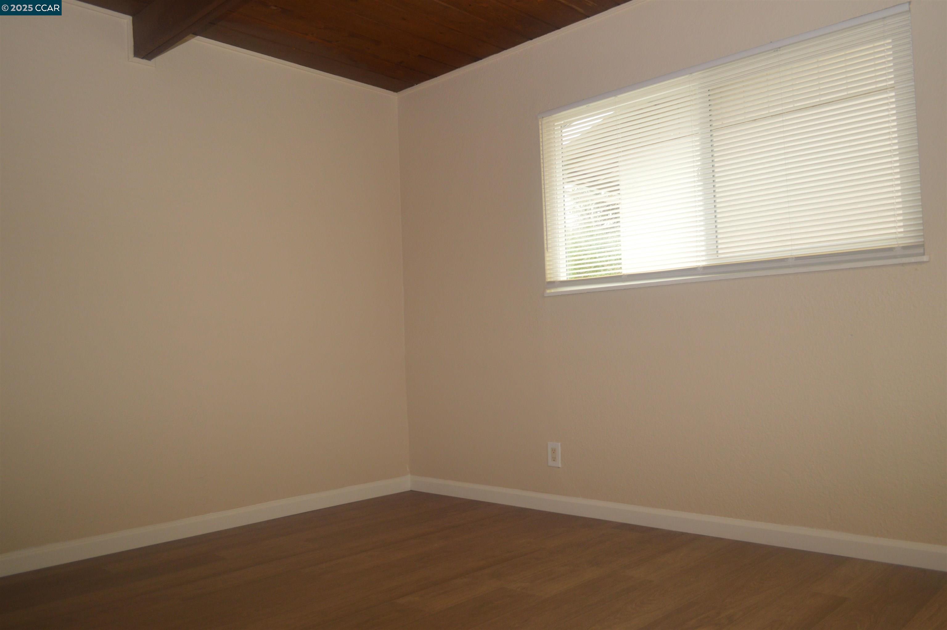 92 Beach Drive Bay Point, CA 94565 - Photo 10 of 19 an empty room with a window