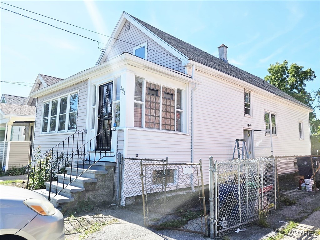 394 Olympic Avenue Buffalo, NY 14215 - Photo 2 of 49