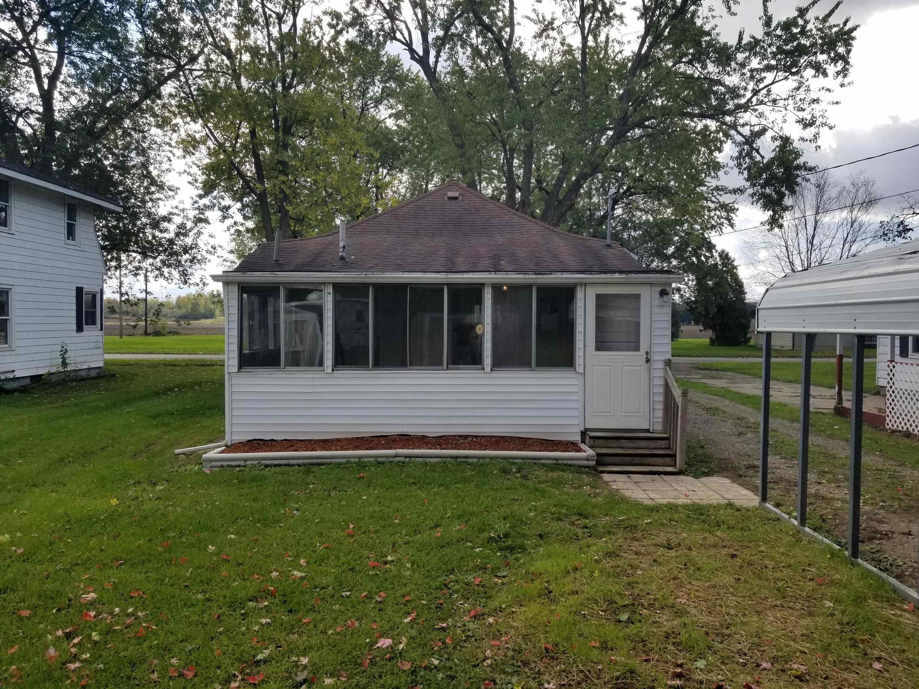 1215 Rosedale Street Alma, MI 48801 - Photo 4 of 27 1904100-3.JPG