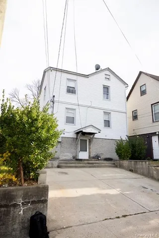 a house view with a outdoor space