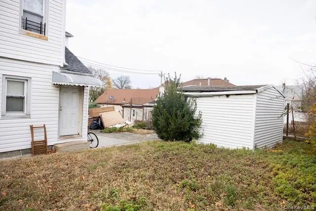 a view of a house with a backyard