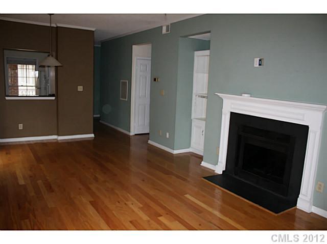 301 Queens Road, Unit 305 Charlotte, NC 28204 - Photo 3 of 6 Gallery Image 3