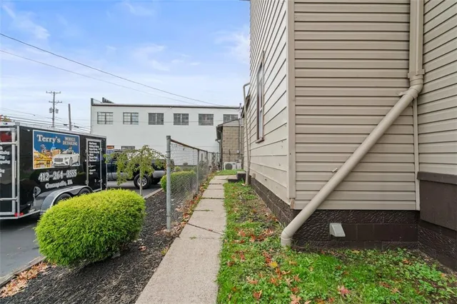 a view of a house with a backyard