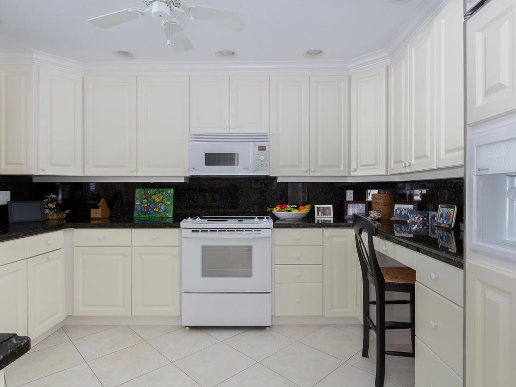 1001 Bay Road, Unit 203 Vero Beach, FL 32963 - Photo 14 of 30 Gallery Image 14