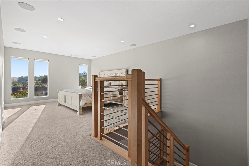 33 Gauguin Circle Aliso Viejo, CA 92656 - Photo 22 of 49 a view of a livingroom with a furniture