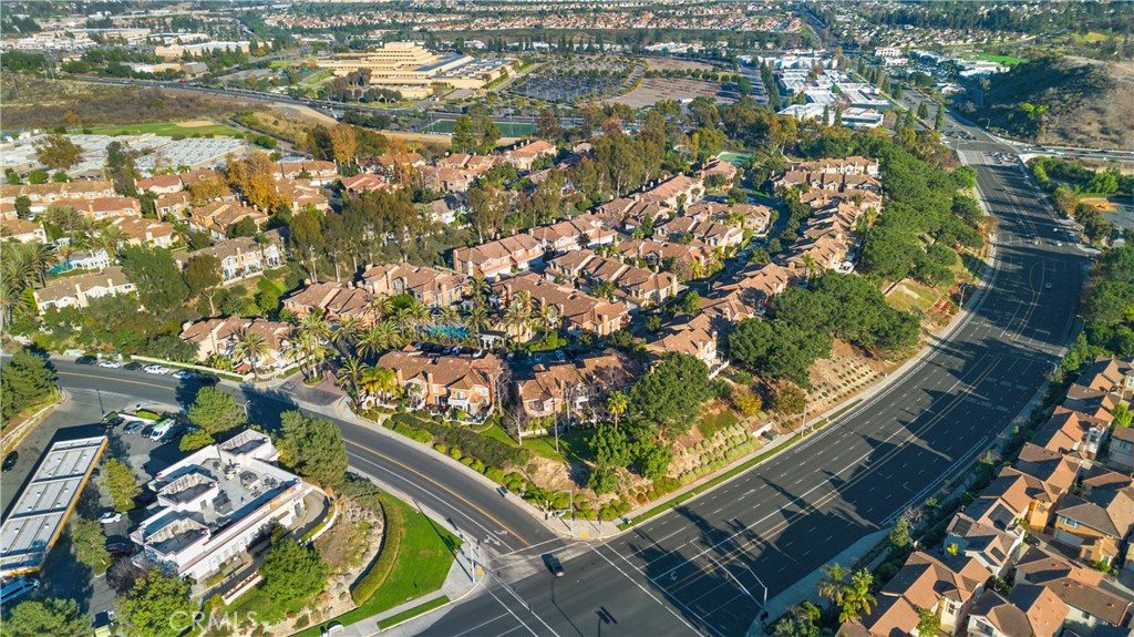 33 Gauguin Circle Aliso Viejo, CA 92656 - Photo 44 of 49 an aerial view of lake