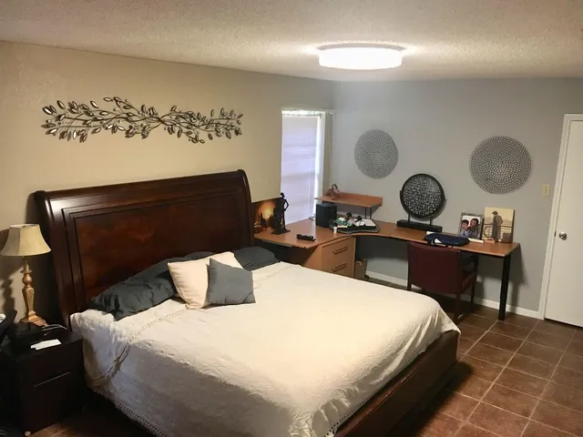 $2,200 | 5908 Kiam Street, Houston, TX 77007