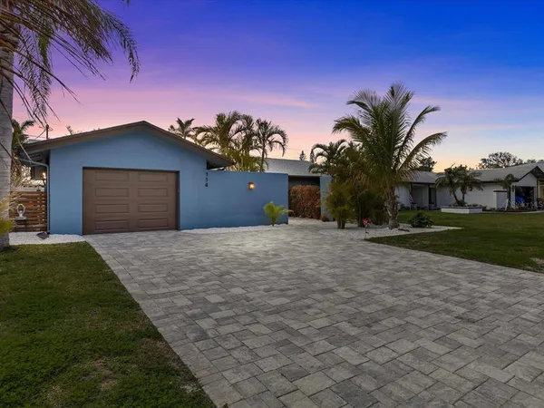 $699,999 | 114 12th Street, Belleair Beach, FL 33786