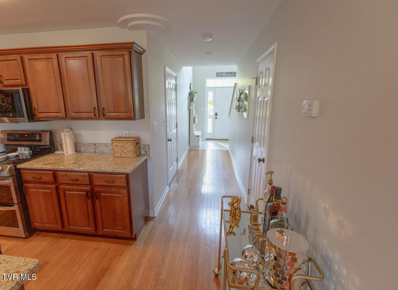 1824 King College Road, Unit B4 Bristol, TN 37620 - Photo 3 of 29 28