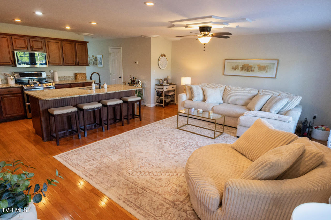 1824 King College Road, Unit B4 Bristol, TN 37620 - Photo 6 of 29 2