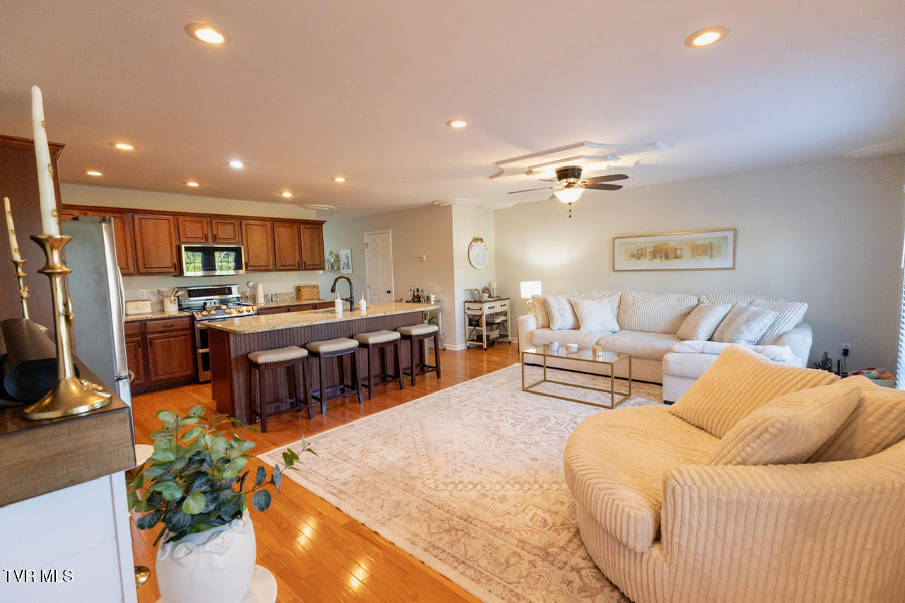 1824 King College Road, Unit B4 Bristol, TN 37620 - Photo 8 of 29 24