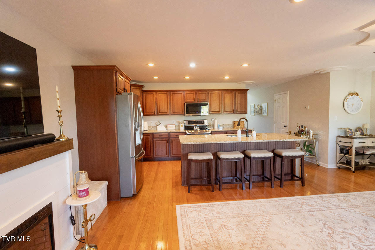 1824 King College Road, Unit B4 Bristol, TN 37620 - Photo 9 of 29 25