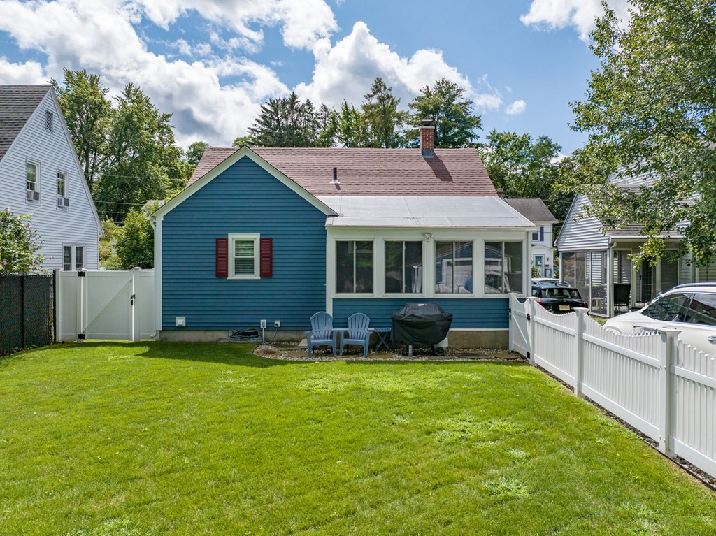 39 Ridgewood Terrace Northampton, MA 01060 - Photo 5 of 28 Gallery Image 5