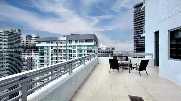 $6,500 | 1060 Brickell Avenue, Unit 4207, Miami, FL 33131