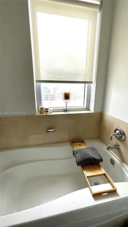 $6,500 | 1060 Brickell Avenue, Unit 4207, Miami, FL 33131