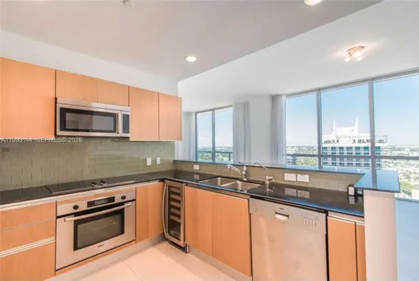 $6,500 | 1060 Brickell Avenue, Unit 4207, Miami, FL 33131