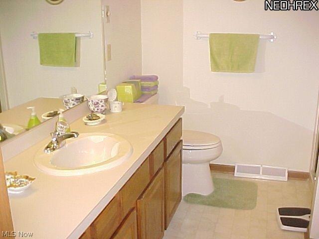 39284 Chestnut Ridge Road Elyria, OH 44035 - Photo 11 of 21 Large bathrooms. Full bath on first floor, and full bath on second floor.