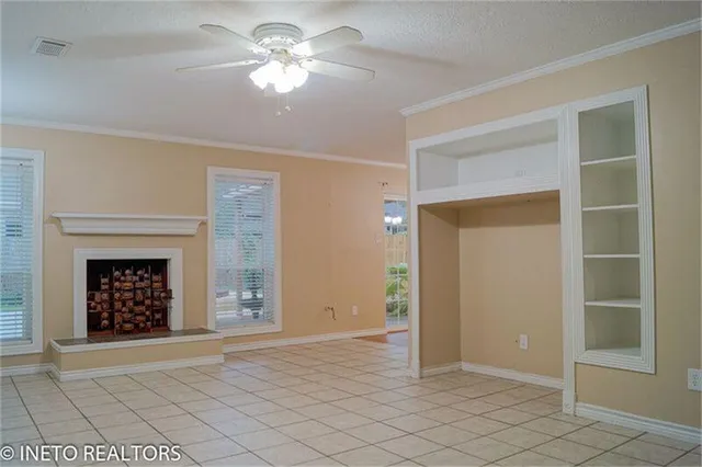 $1,795 | 29 Coralberry Road, The Woodlands, TX 77381