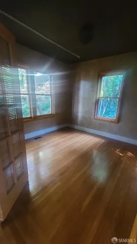 a view of livingroom with furniture