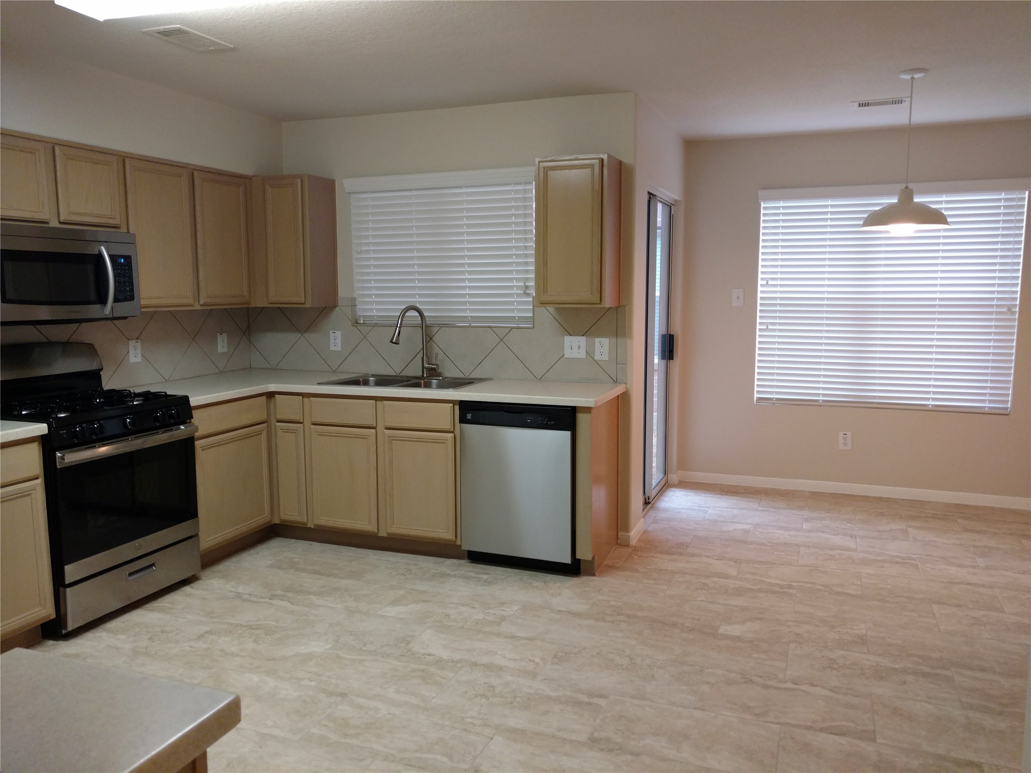 19614 Providence Shore Way Cypress, TX 77433 - Photo 9 of 27