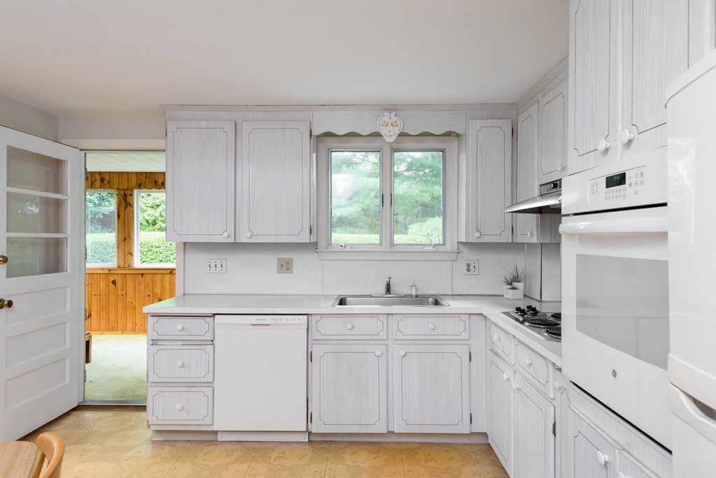 15 Grace Road Braintree, MA 02184 - Photo 9 of 29 Gallery Image 9