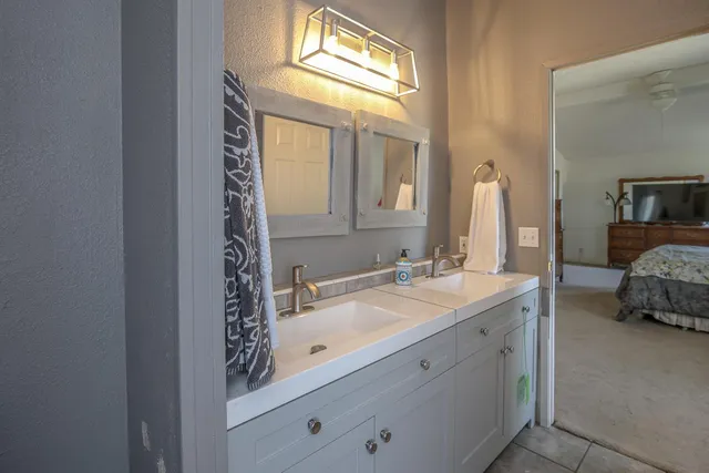 a en suite bathroom with a sink and a mirror