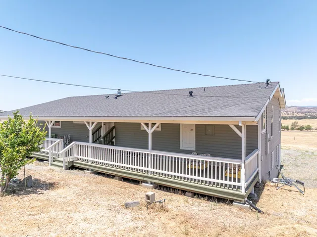 a view of porch area