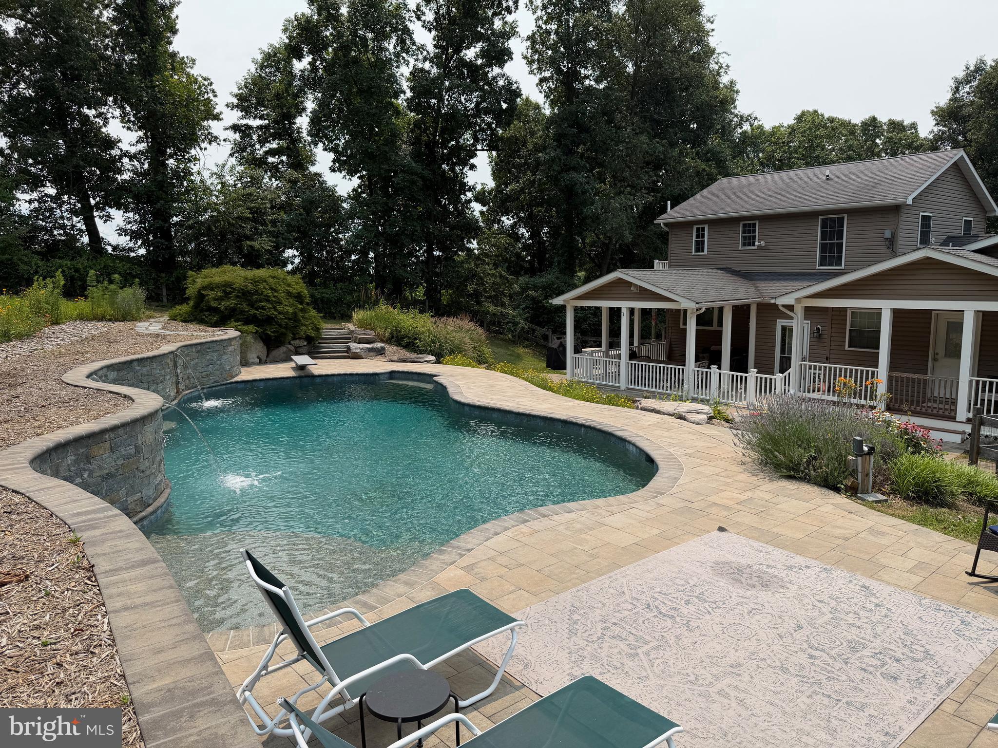 Relax poolside.