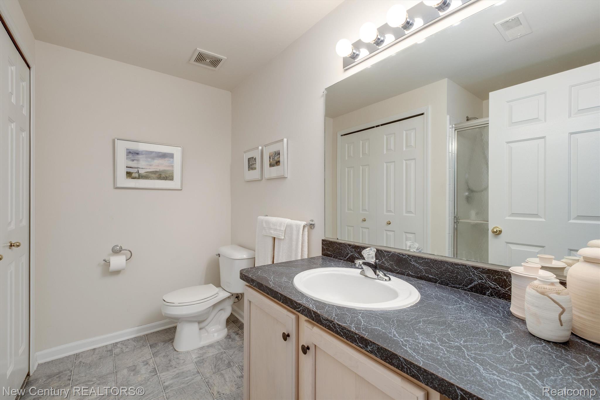 2164 Lagoon Drive Rochester, MI 48309 - Photo 32 of 48 Gallery Image 32