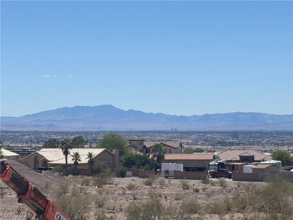 628 Hull Street Henderson, NV 89015 - Photo 8 of 9 Panoramic mountain and city views offer an inspiring desert backdrop.