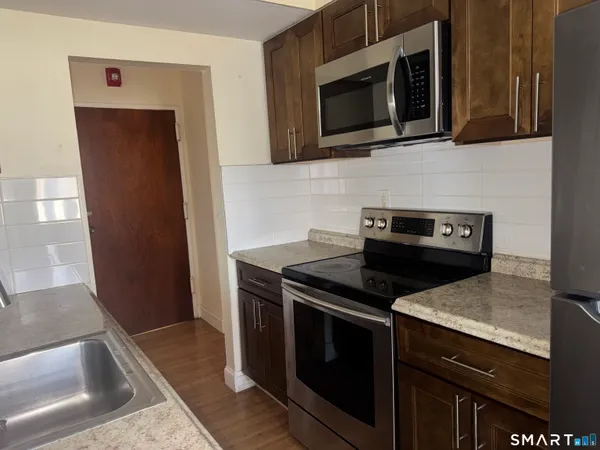 $1,200 | 250 North Bishop Avenue, Unit 27, Bridgeport, CT 06610