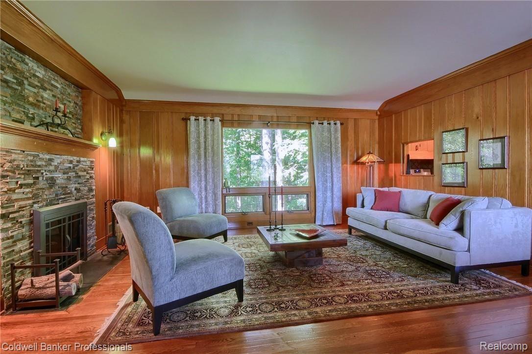 3900 Napier Road Canton, MI 48187 - Photo 6 of 28 006-Living_Room.jpg