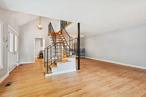 $399,000 | 2 Croyden On Duxbury, Rolling Meadows, IL 60008