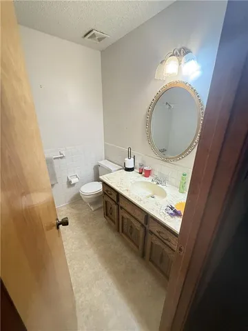 $290,000 | 6225 North Normandy Drive, Gladstone, MO 64118