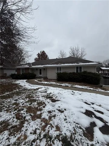 $290,000 | 6225 North Normandy Drive, Gladstone, MO 64118
