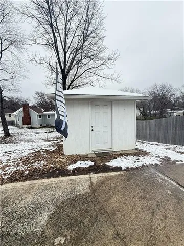 $290,000 | 6225 North Normandy Drive, Gladstone, MO 64118