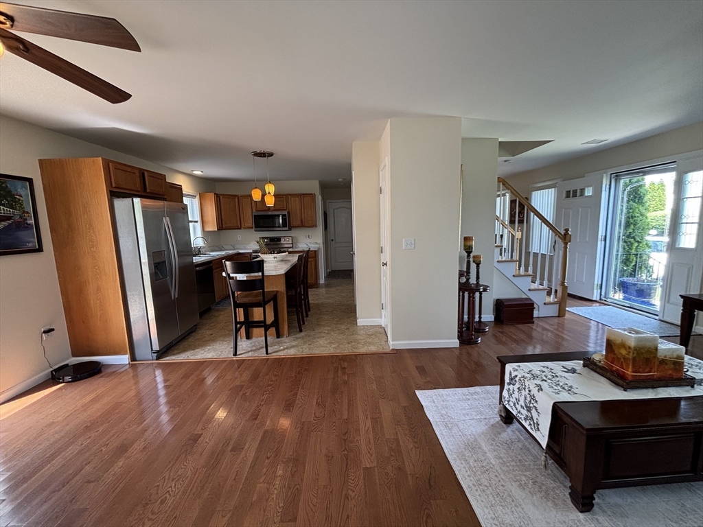 266 Christopher Drive Springfield, MA 01119 - Photo 6 of 24