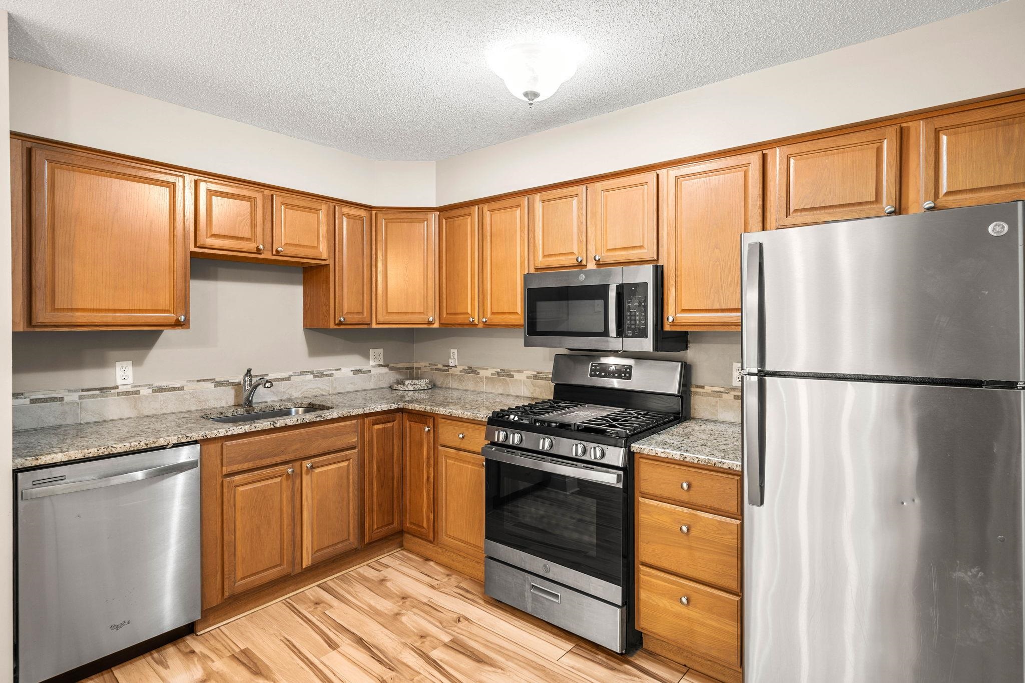 50 Brookside Drive, Unit J7 Exeter, NH 03833 - Photo 4 of 35