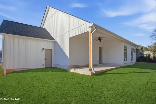 a view of a back yard of the house